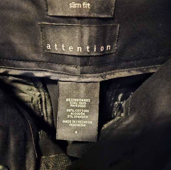 Attention size 4 slim fit black, dressy shorts - Picture 3 of 5